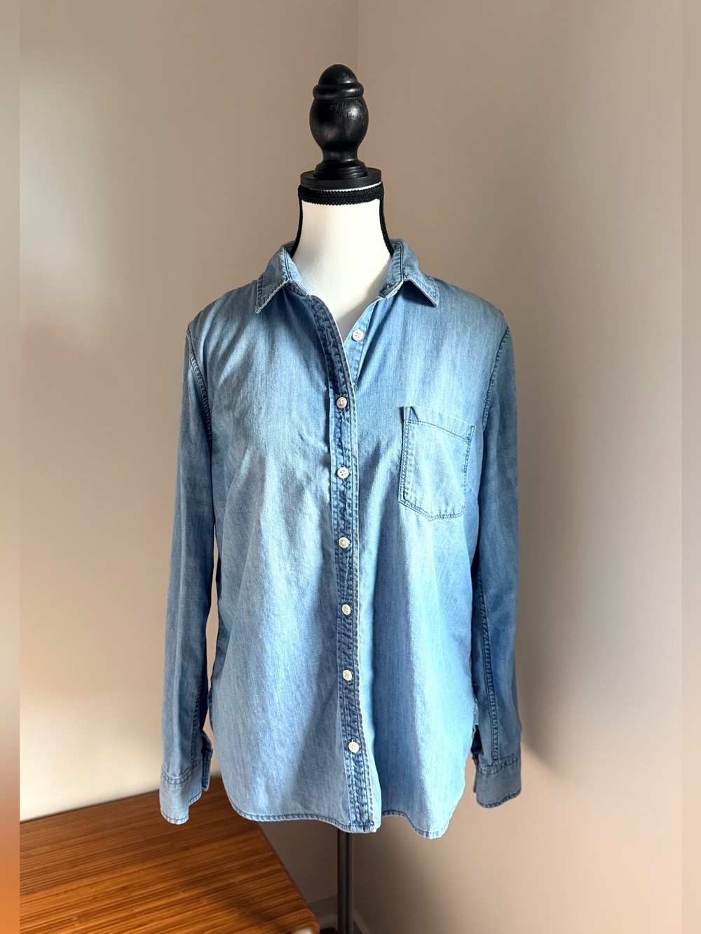 J.Crew 100% Cotton Classic Chambray Button-Down Shirt Size 8